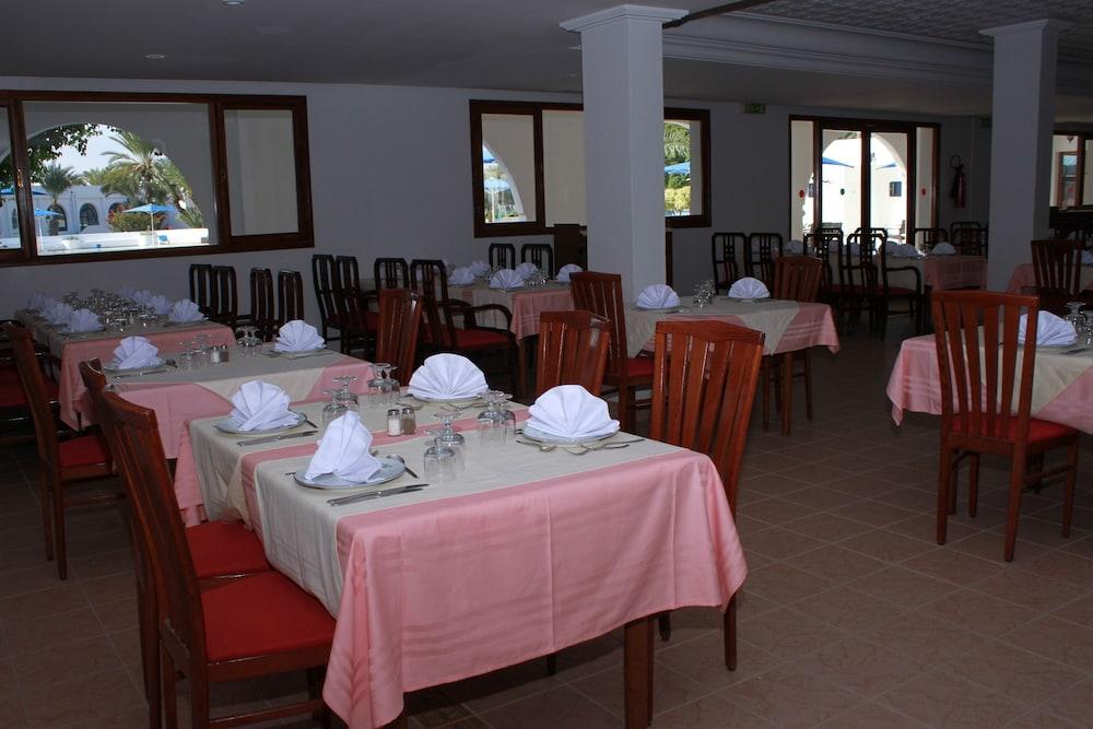 Le Grand Hotels Des Thermes Mezraia Екстериор снимка